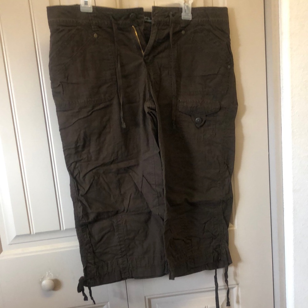 Women’s Brown Cargo Capris
